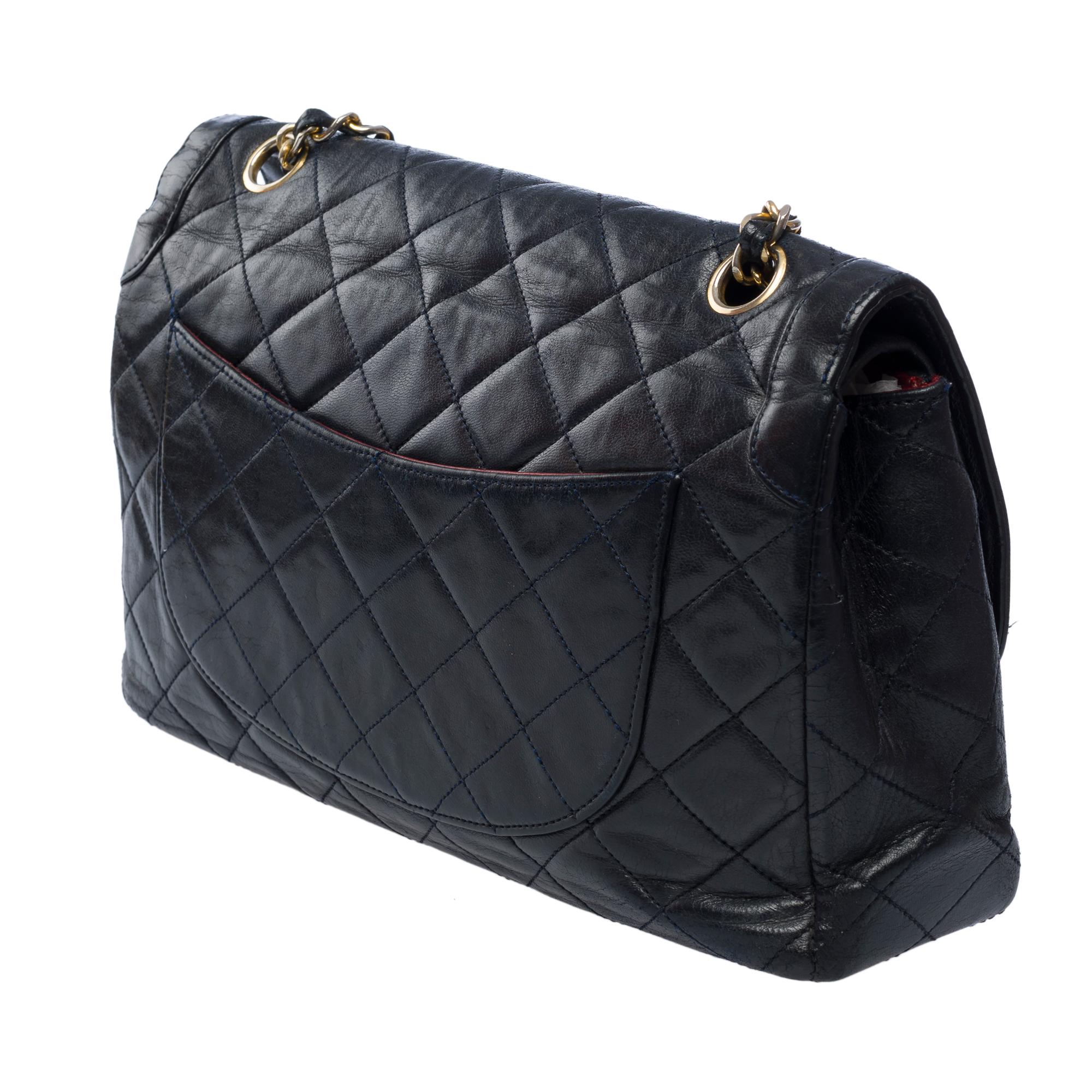 Bolso vintage Chanel Diana de doble solapa en piel de cordero acolchada negra, GHW en venta 2