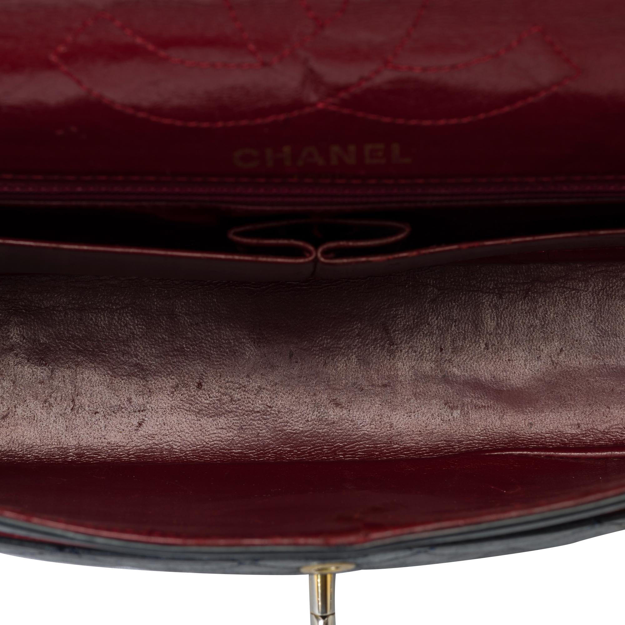 Bolso vintage Chanel Diana de doble solapa en piel de cordero acolchada negra, GHW en venta 4