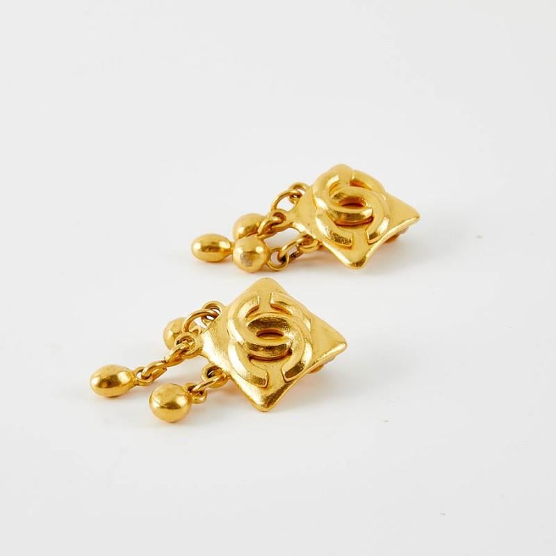 Vintage Chanel Double C Gold Tone Earrings In Excellent Condition In Paris, FR