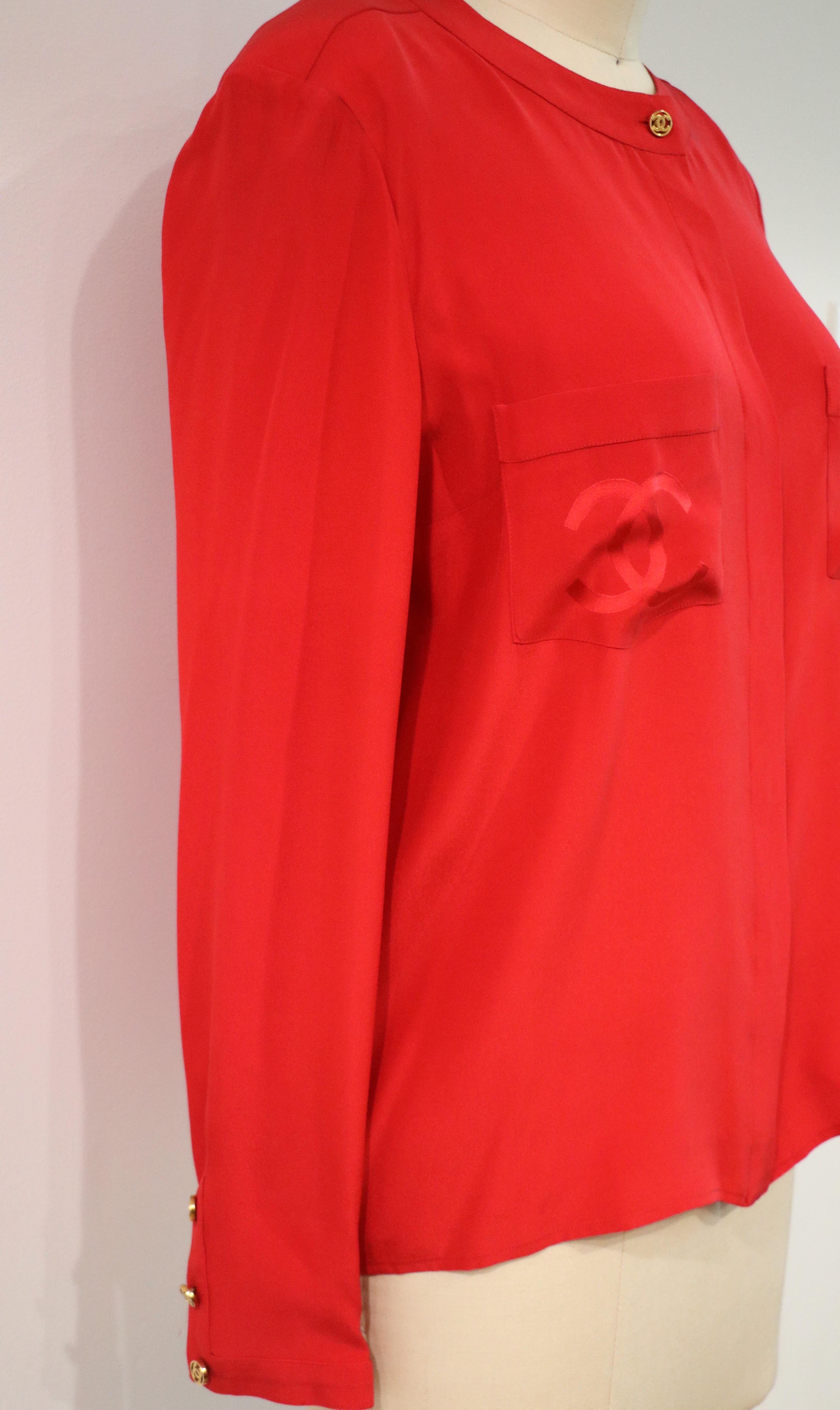 Vintage Chanel Double C Logo Red Silk Button-Up Top in vendita 9