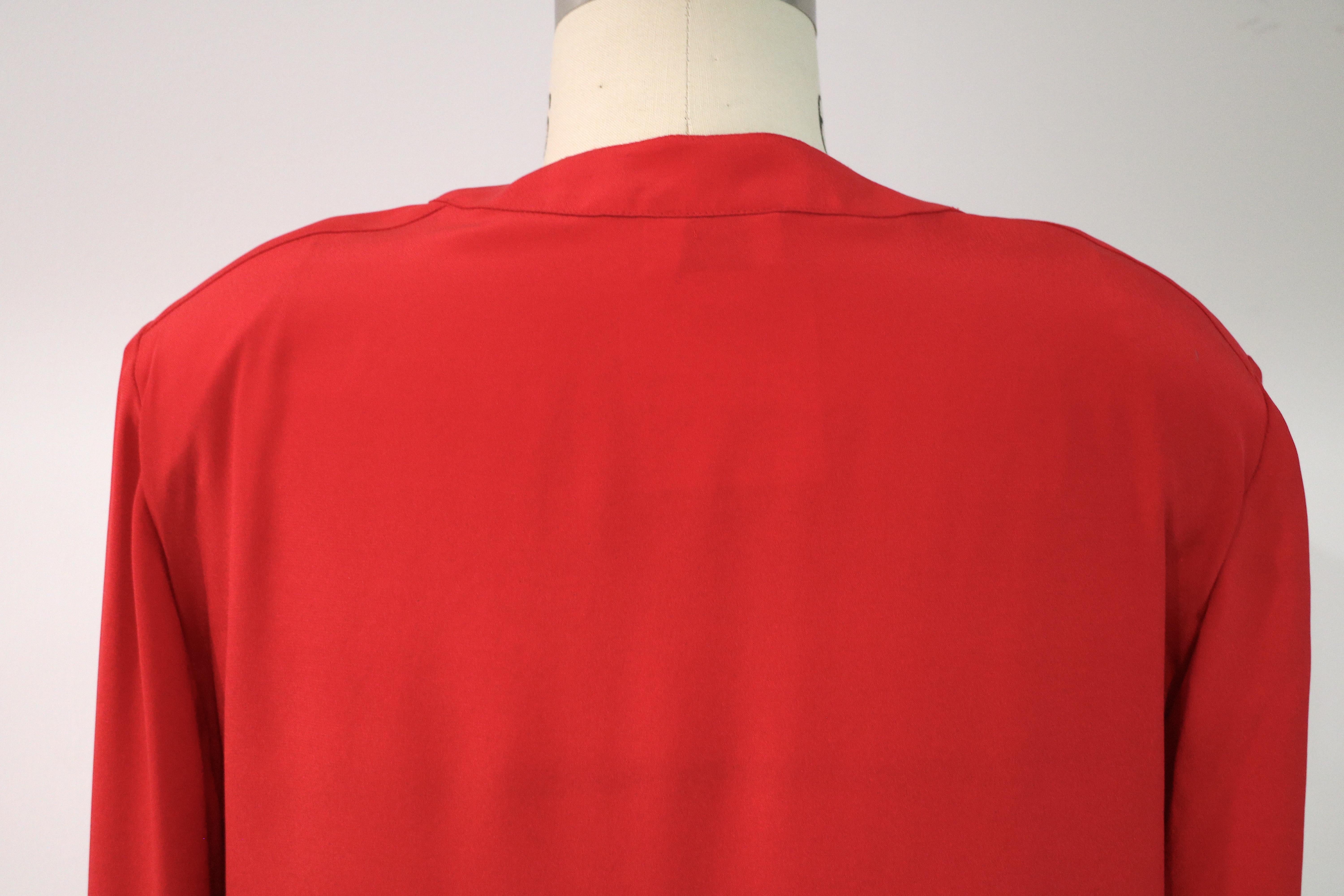 Vintage Chanel Double C Logo Red Silk Button-Up Top in vendita 11