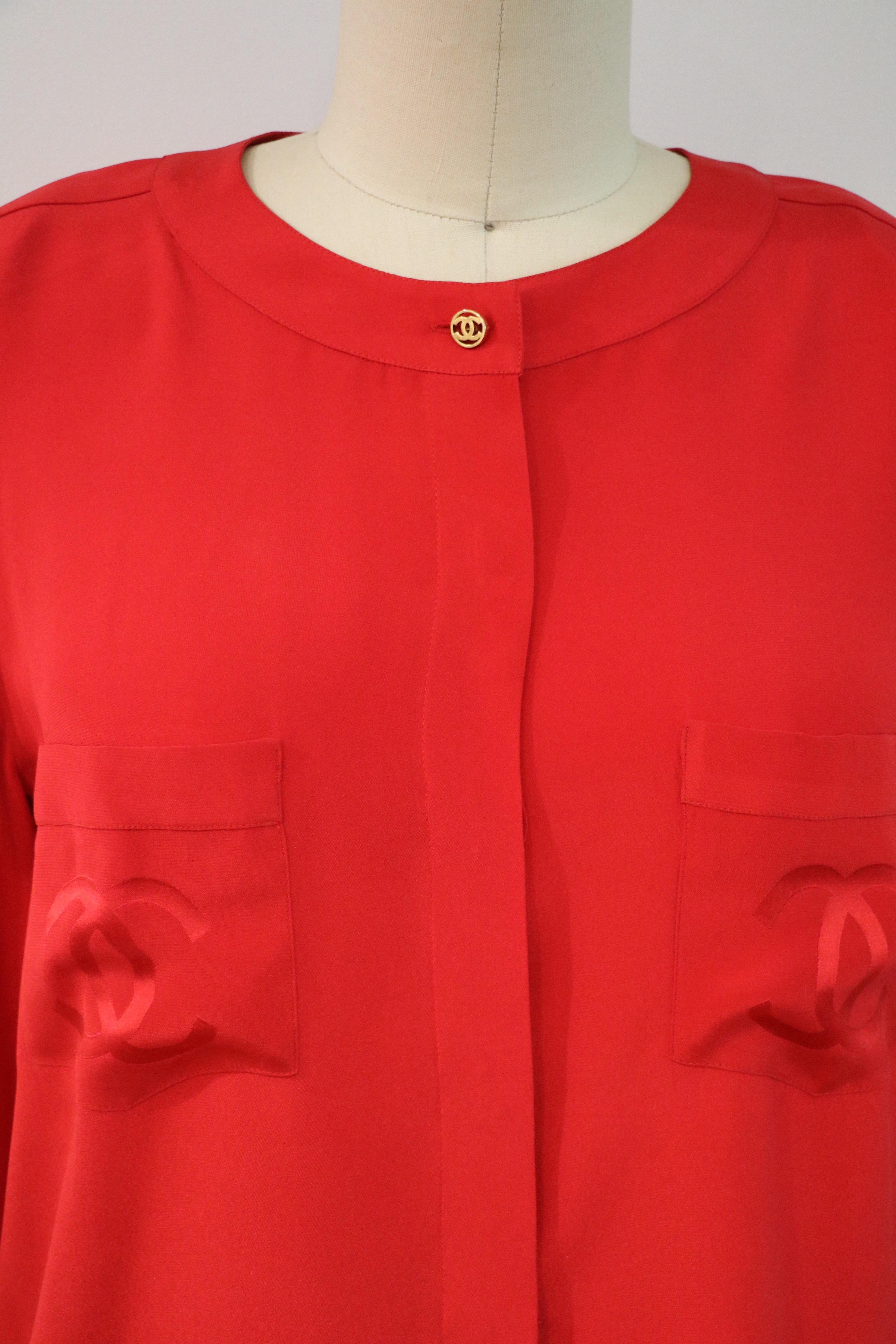 Vintage Chanel Double C Logo Red Silk Button-Up Top in vendita 5