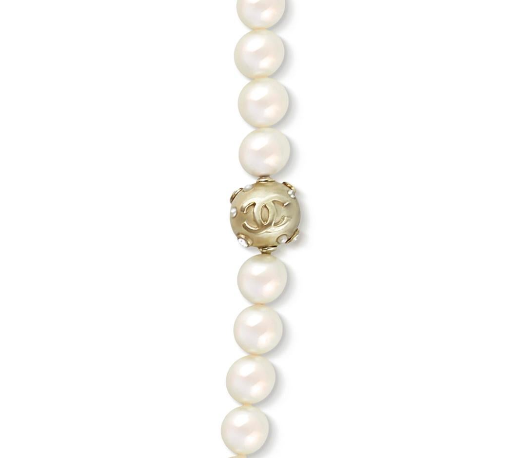 Contemporary Vintage Chanel Double Strand Pearl and Bow Station Necklace, 2006 For Sale
