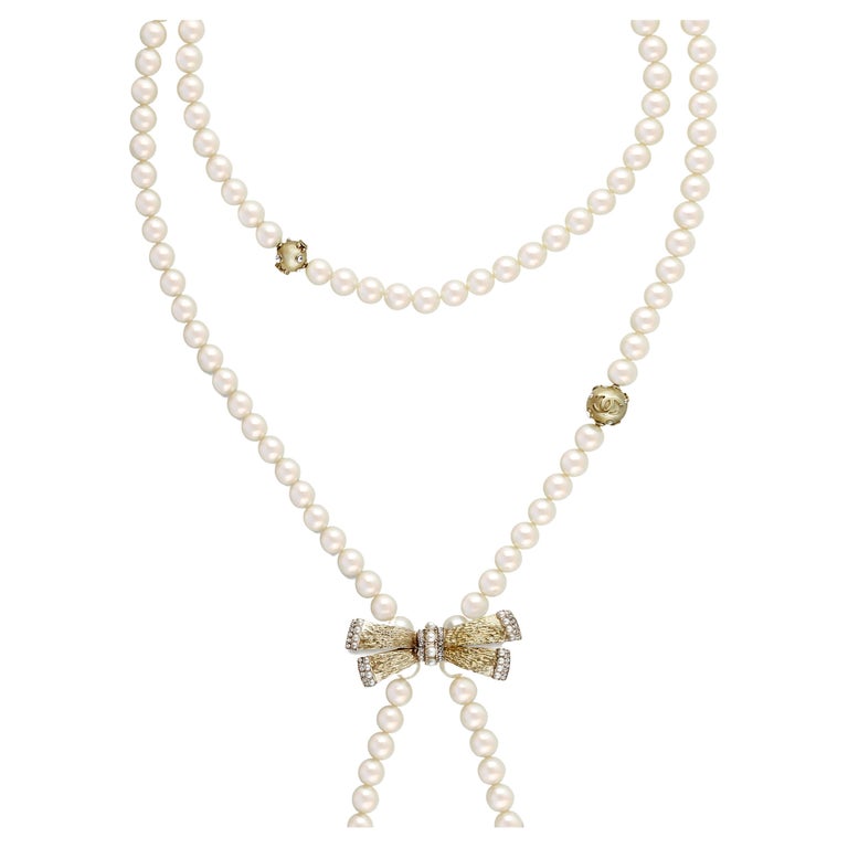 Chanel Faux Pearl & Strass CC Bow Lavalier Necklace - White, Palladium-Plated  Lavalier, Necklaces - CHA886309
