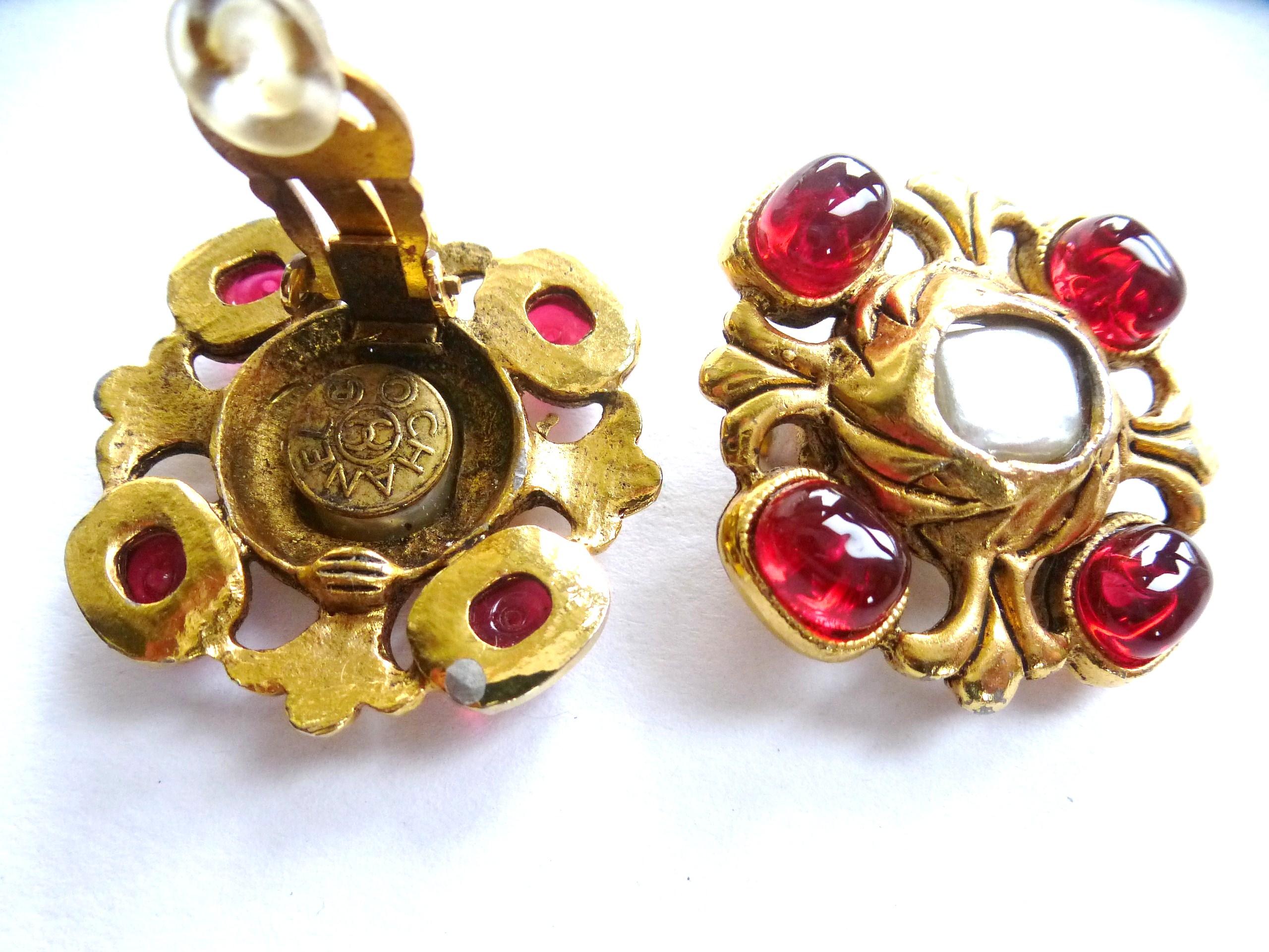 Vintage Chanel Clip-on Earring, by House of Gripoix gold plated 1985 In Good Condition In Stuttgart, DE