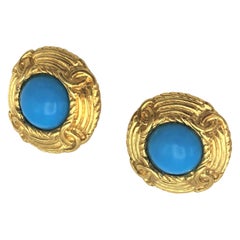  Chanel, boucles d'oreilles à clips vintage Paris  70/80s  plaque d'or,  Cabochon de turquoise