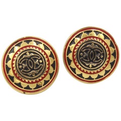 Vintage Chanel earring in Gold metal, black and red finishes