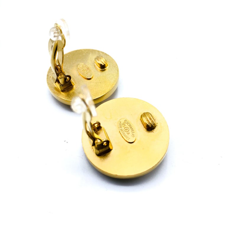 Vintage Chanel Gold Plated Clip On Earrings 1990s - AW 1995 Collection at  1stDibs