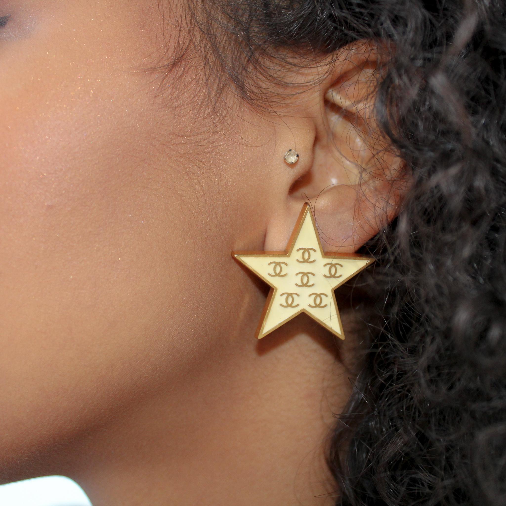 Chanel Vintage Y2K Earrings

Amazing and hard to find clip on earrings from the legendary House of Chanel.  

Made in France in 2001 for the Spring Summer collection, these incredible star shaped earrings are crafted from high quality gold plated