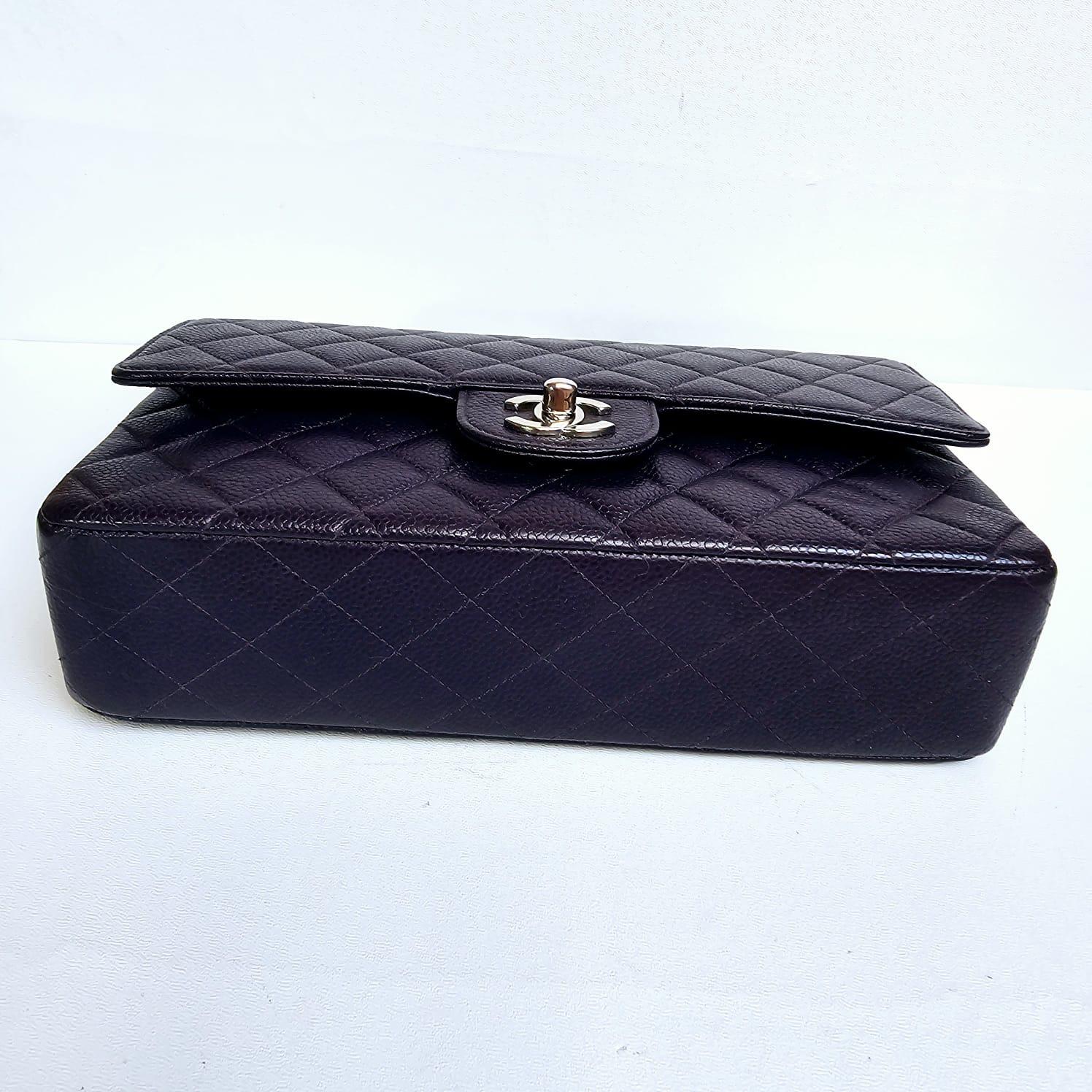 Chanel - Sac à double rabat moyen matelassé caviar violet foncé prune aubergine en vente 7