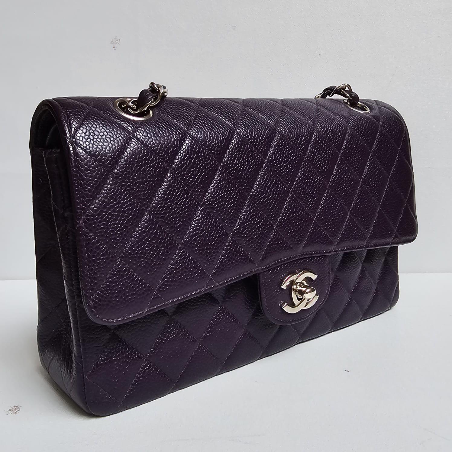 Chanel - Sac à double rabat moyen matelassé caviar violet foncé prune aubergine en vente 8