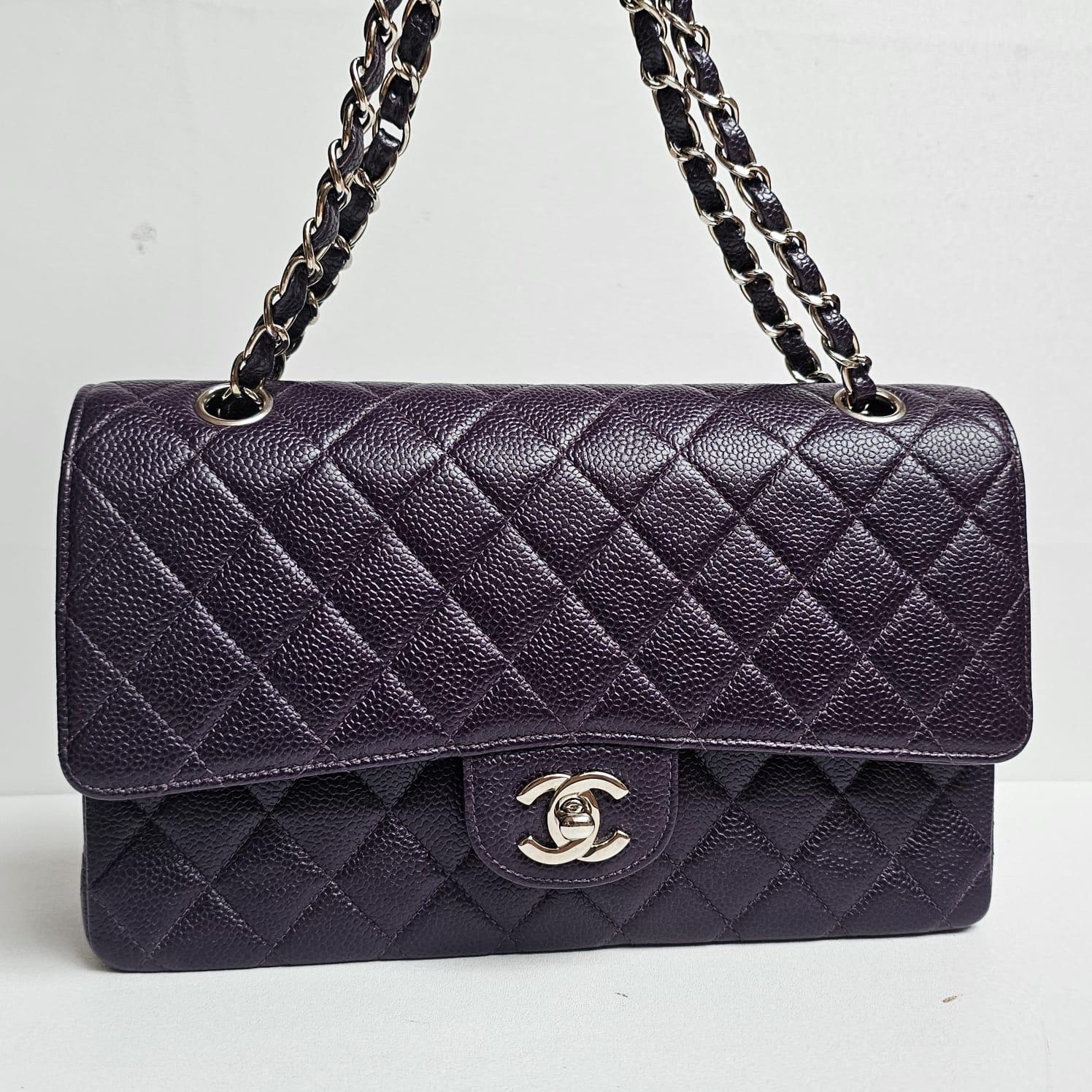 Vintage Chanel Aubergine Pflaume Dunkel Lila Kaviar Gesteppt Medium Double Flap Tasche im Angebot 9