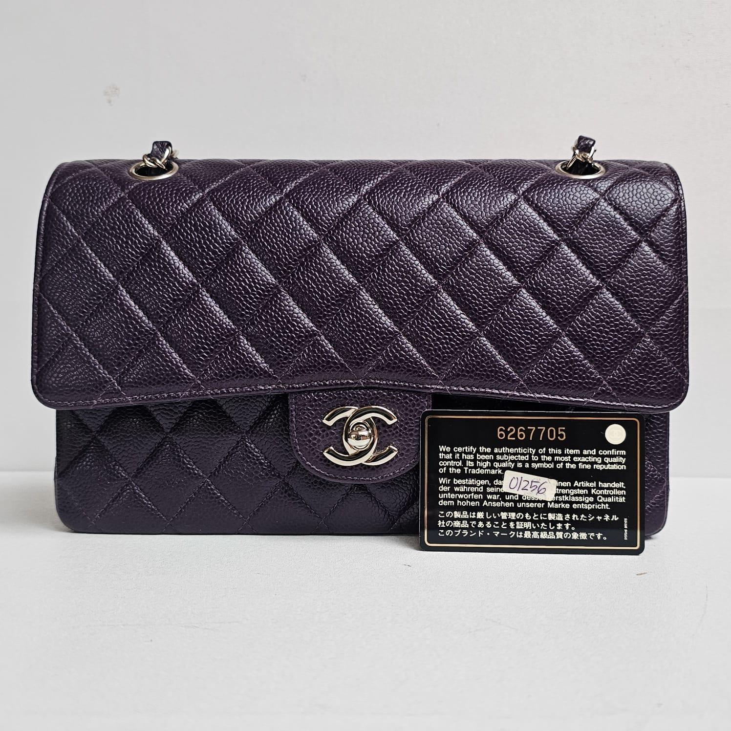 Vintage Chanel Aubergine Pflaume Dunkel Lila Kaviar Gesteppt Medium Double Flap Tasche im Angebot 10