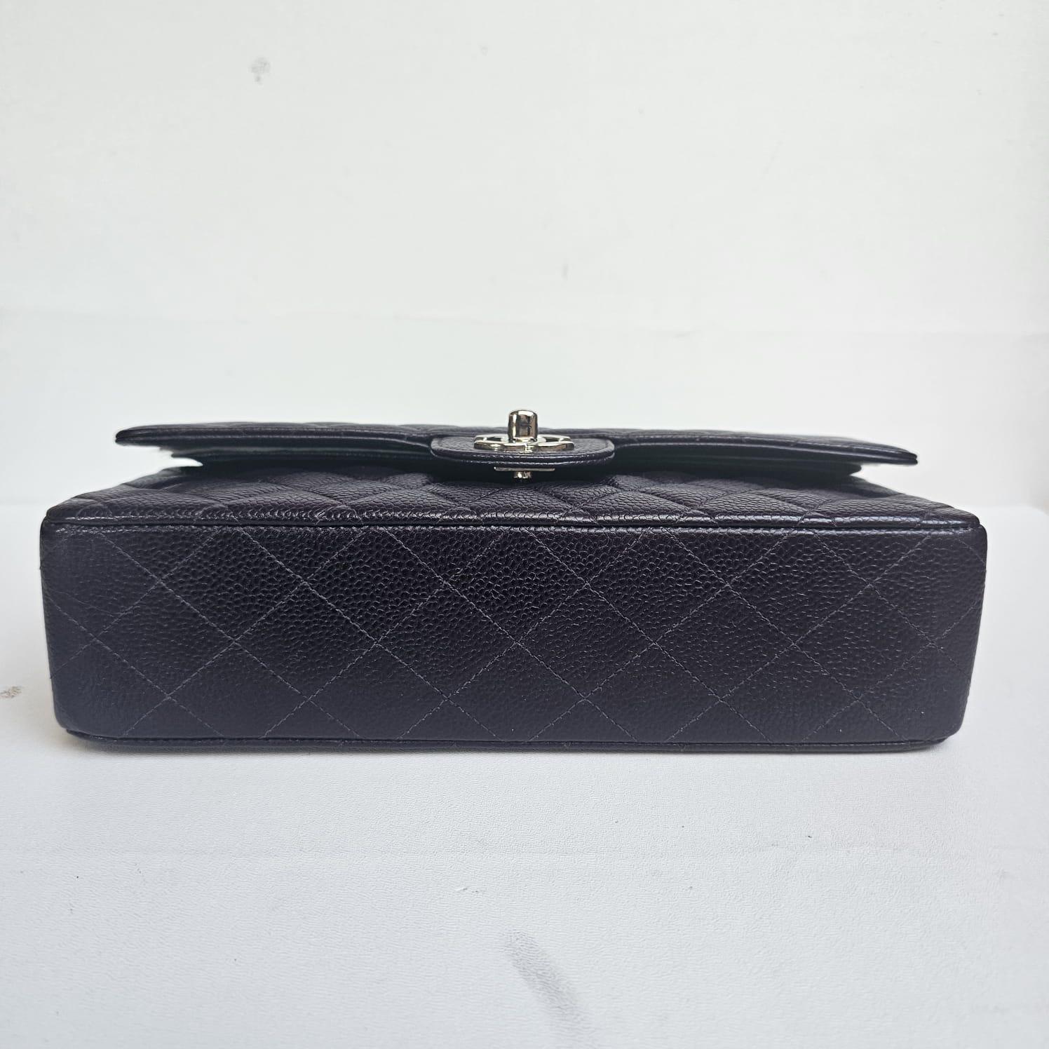 Vintage Chanel Aubergine Pflaume Dunkel Lila Kaviar Gesteppt Medium Double Flap Tasche im Angebot 13