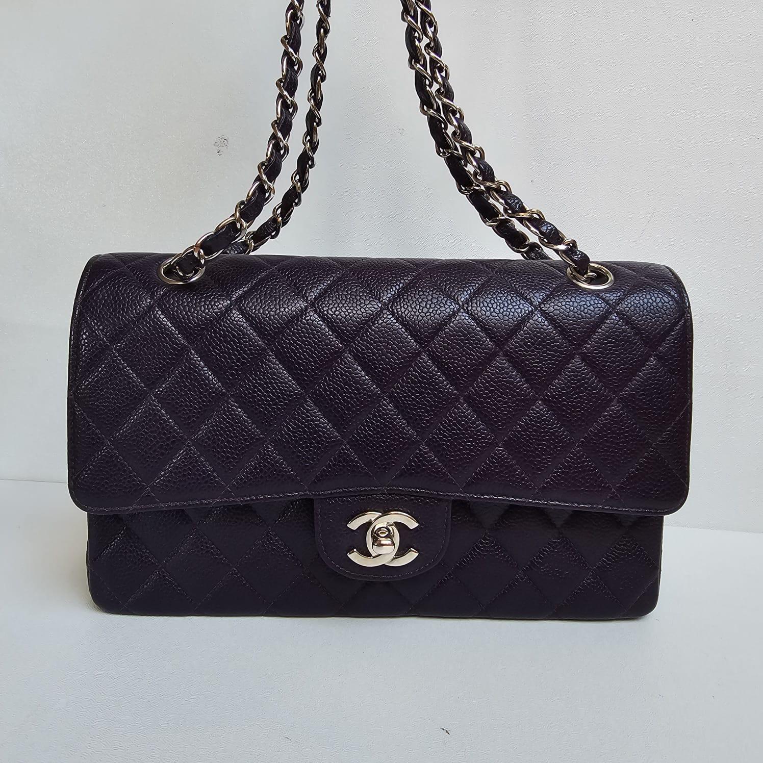 Vintage Chanel Aubergine Pflaume Dunkel Lila Kaviar Gesteppt Medium Double Flap Tasche im Angebot 14