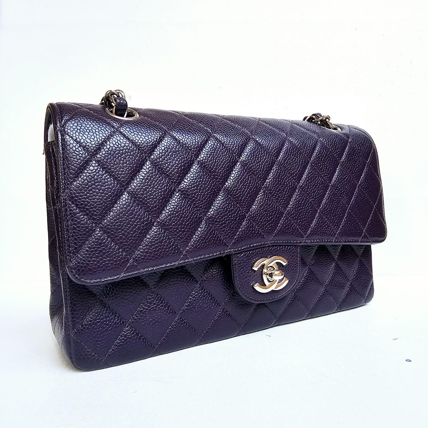 Vintage Chanel Aubergine Pflaume Dunkel Lila Kaviar Gesteppt Medium Double Flap Tasche im Angebot 5