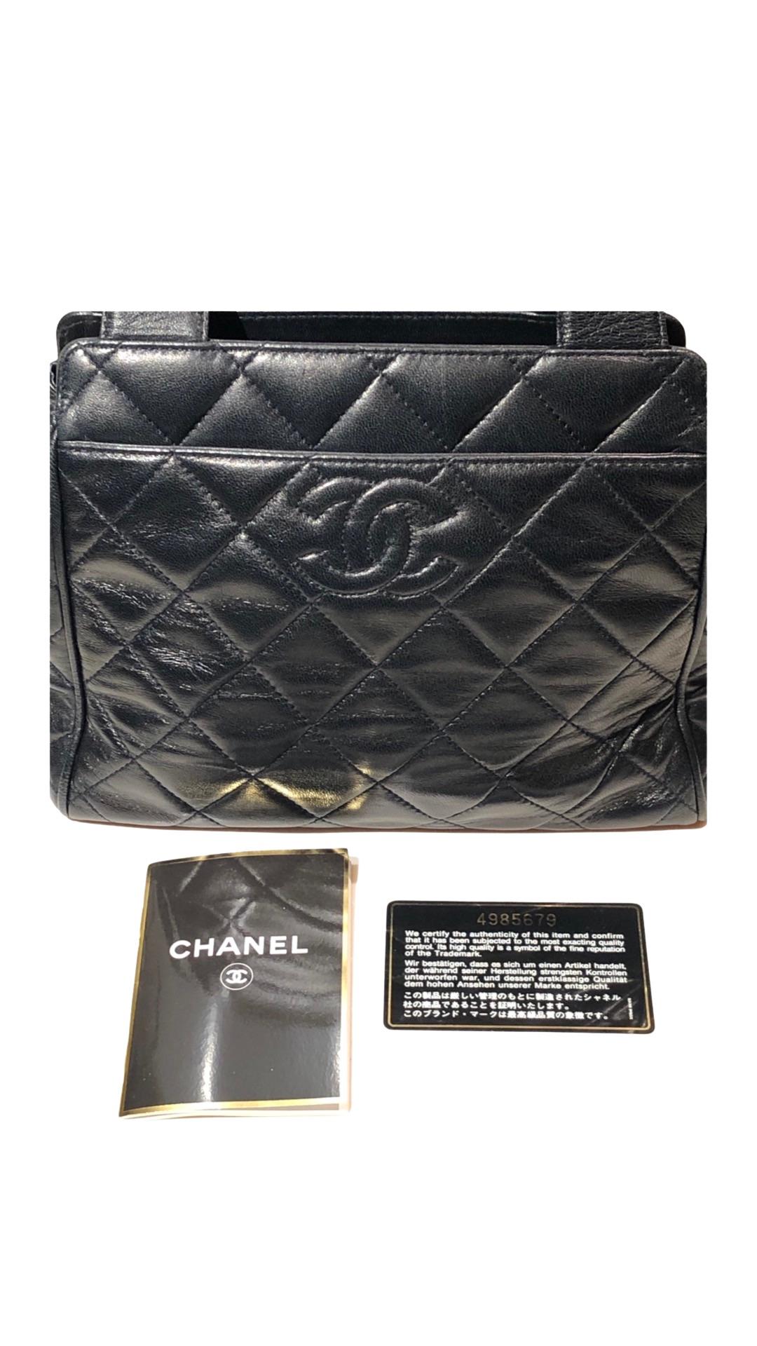 Vintage Chanel Embossed CC Logo  Navy Quilted Lambskin Shoulder bag   For Sale 3