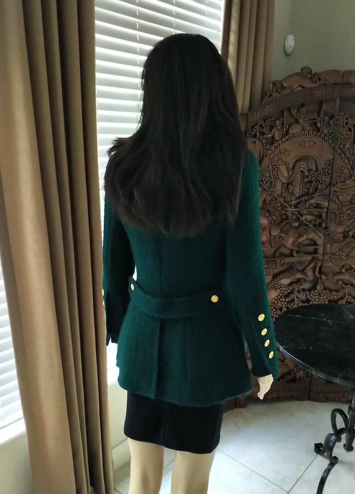 Vintage Chanel Emerald Green (24) 18K Gold CC Buttons Tweed Jacket FR 36/ US 2 4 In Good Condition In Ormond Beach, FL