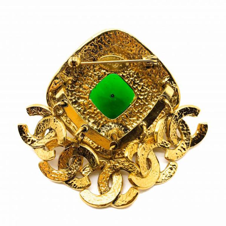 Vintage Chanel Emerald Green Gripoix Cc Logo Fringe Brooch 1993 In Good Condition In Wilmslow, GB
