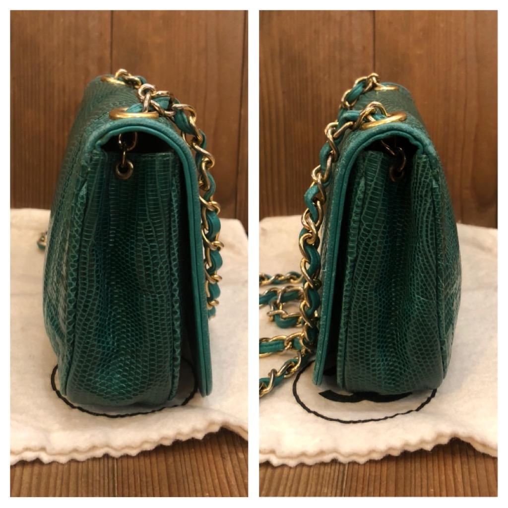 Vintage CHANEL Lizard Flap Bag Small Emerald In Good Condition In Bangkok, TH