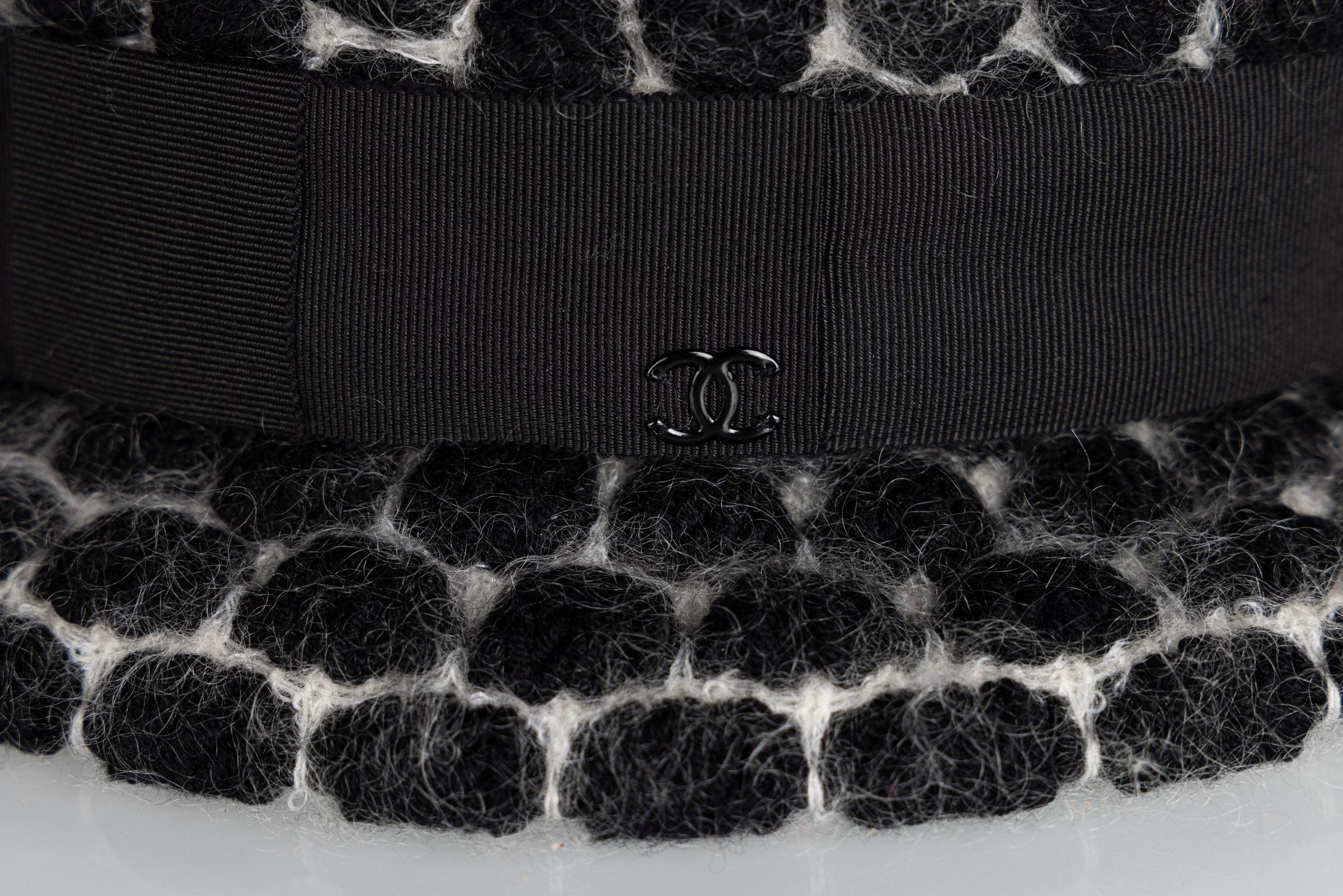 Vintage Chanel F/W 2009 Runway Black & White Mohair Bow Hat For Sale 7