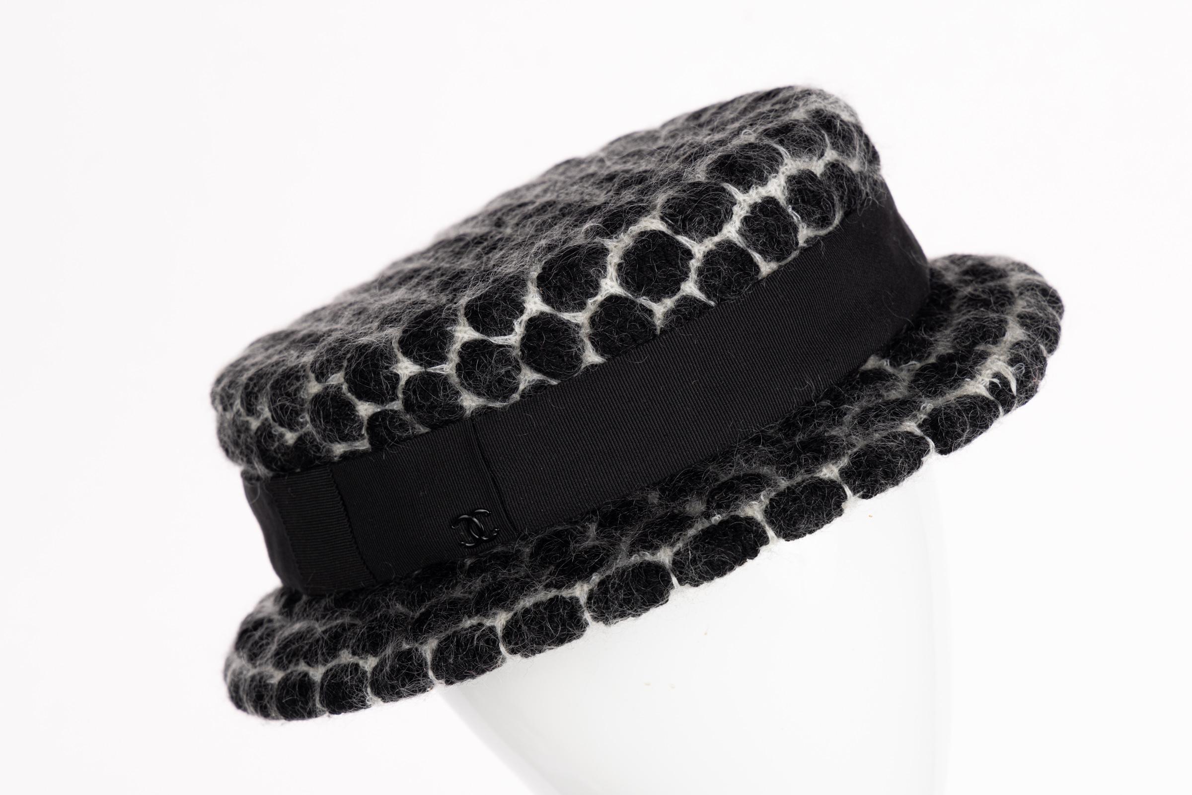 Vintage Chanel F/W 2009 Runway Black & White Mohair Bow Hat For Sale 3