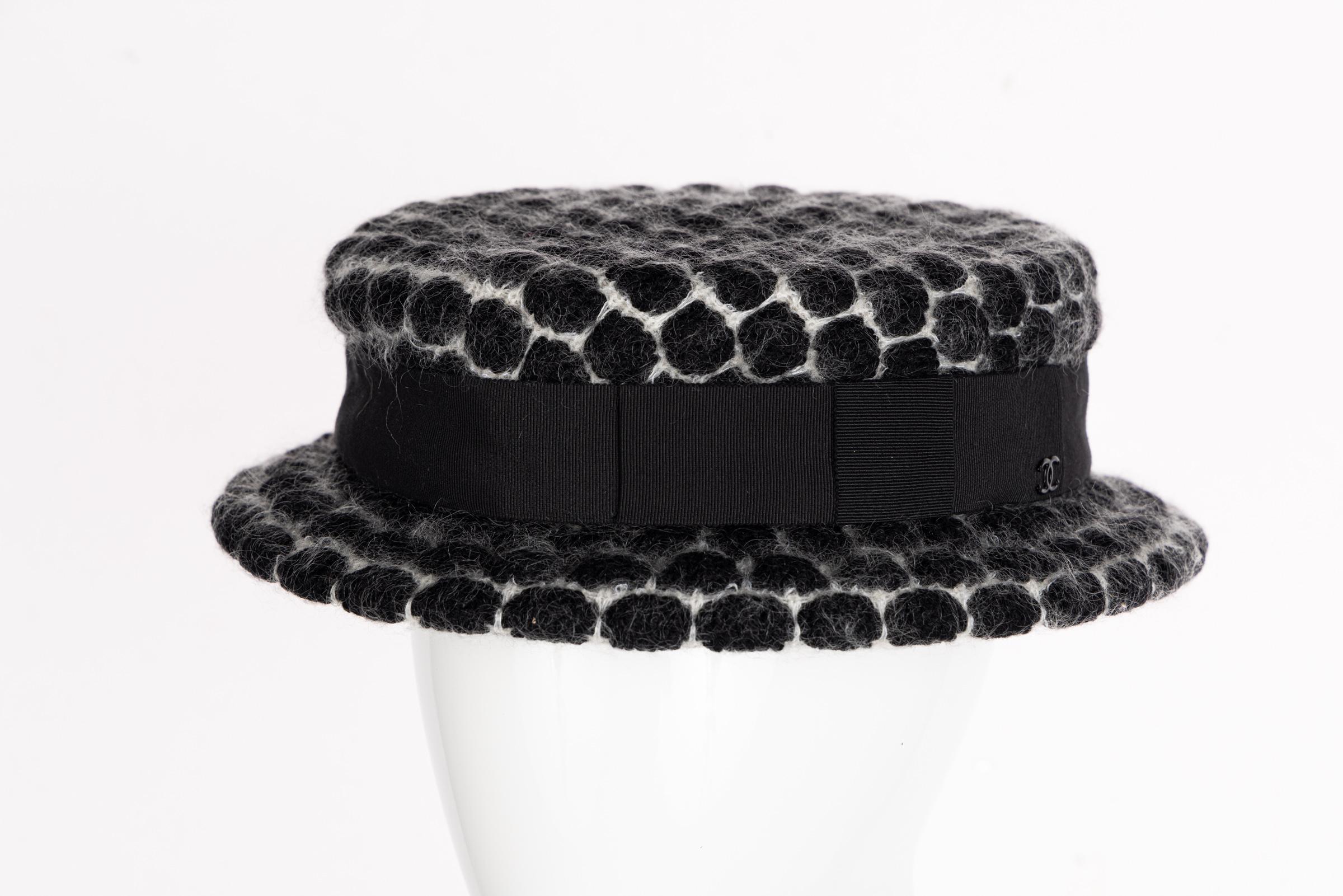 Vintage Chanel F/W 2009 Runway Black & White Mohair Bow Hat For Sale 5