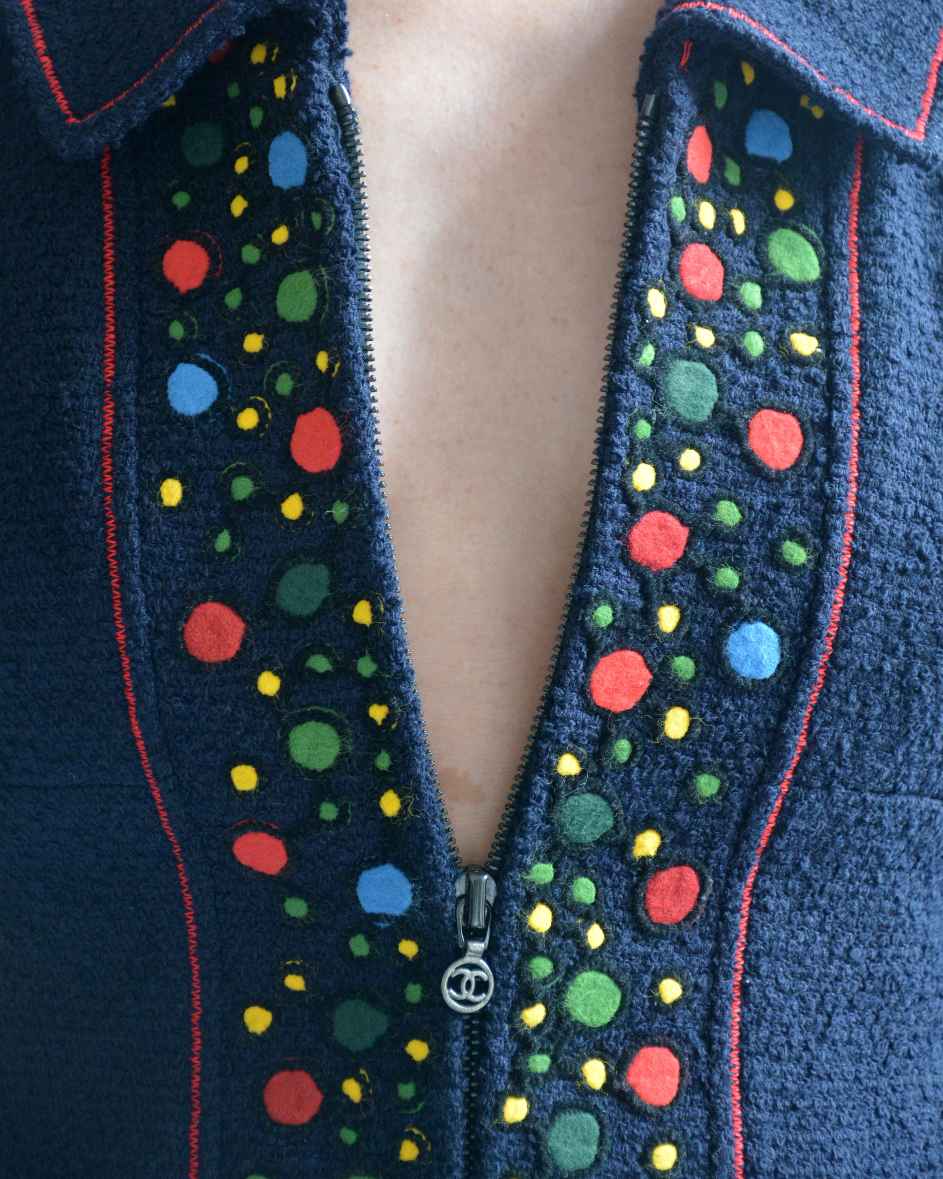 Vintage Chanel Autunno 1997: Giacca Bouclé ricamata in passerella in vendita 8