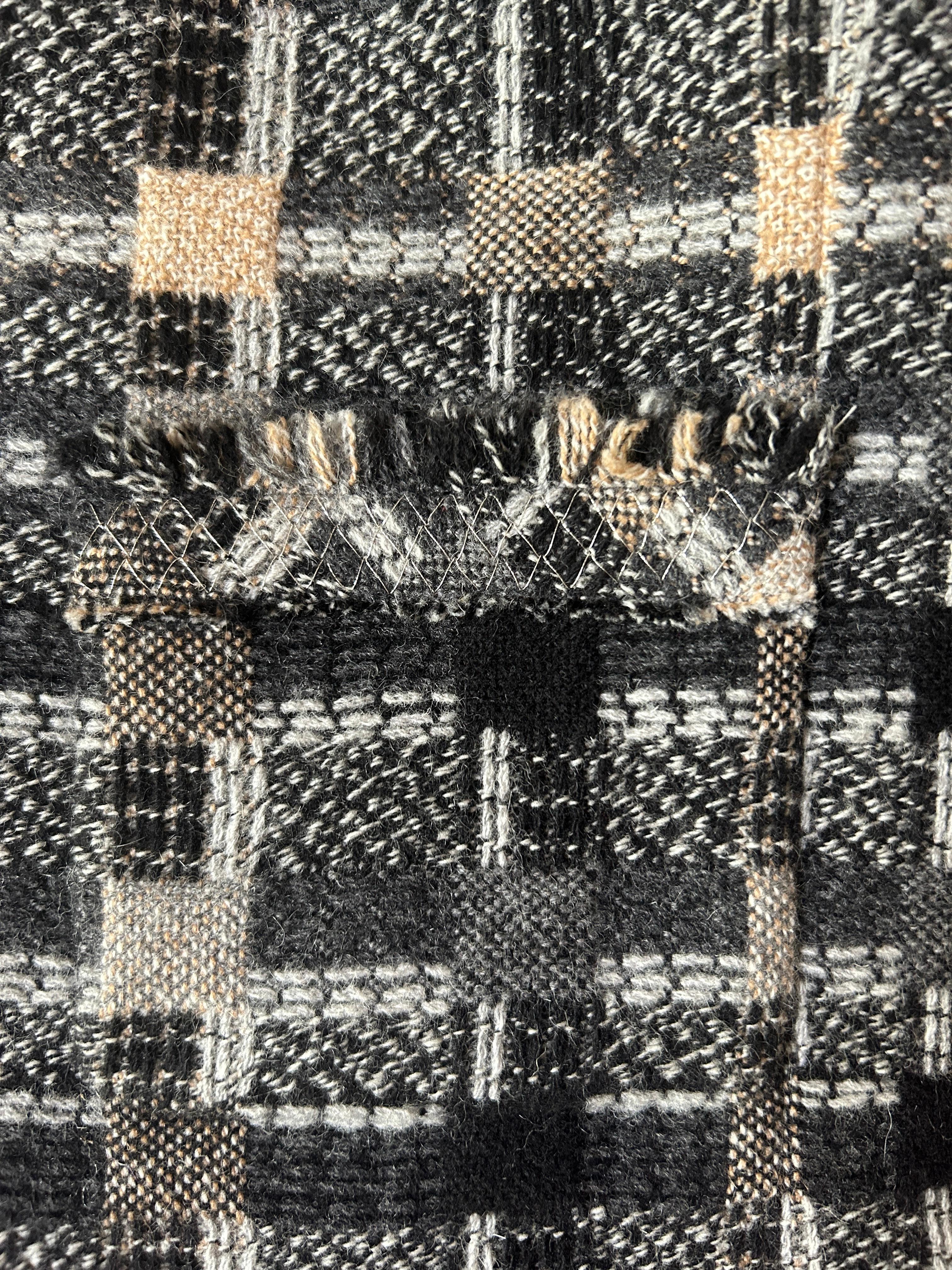 Vintage Chanel Otoño 2005 Chaqueta de tweed a cuadros grises en venta 1