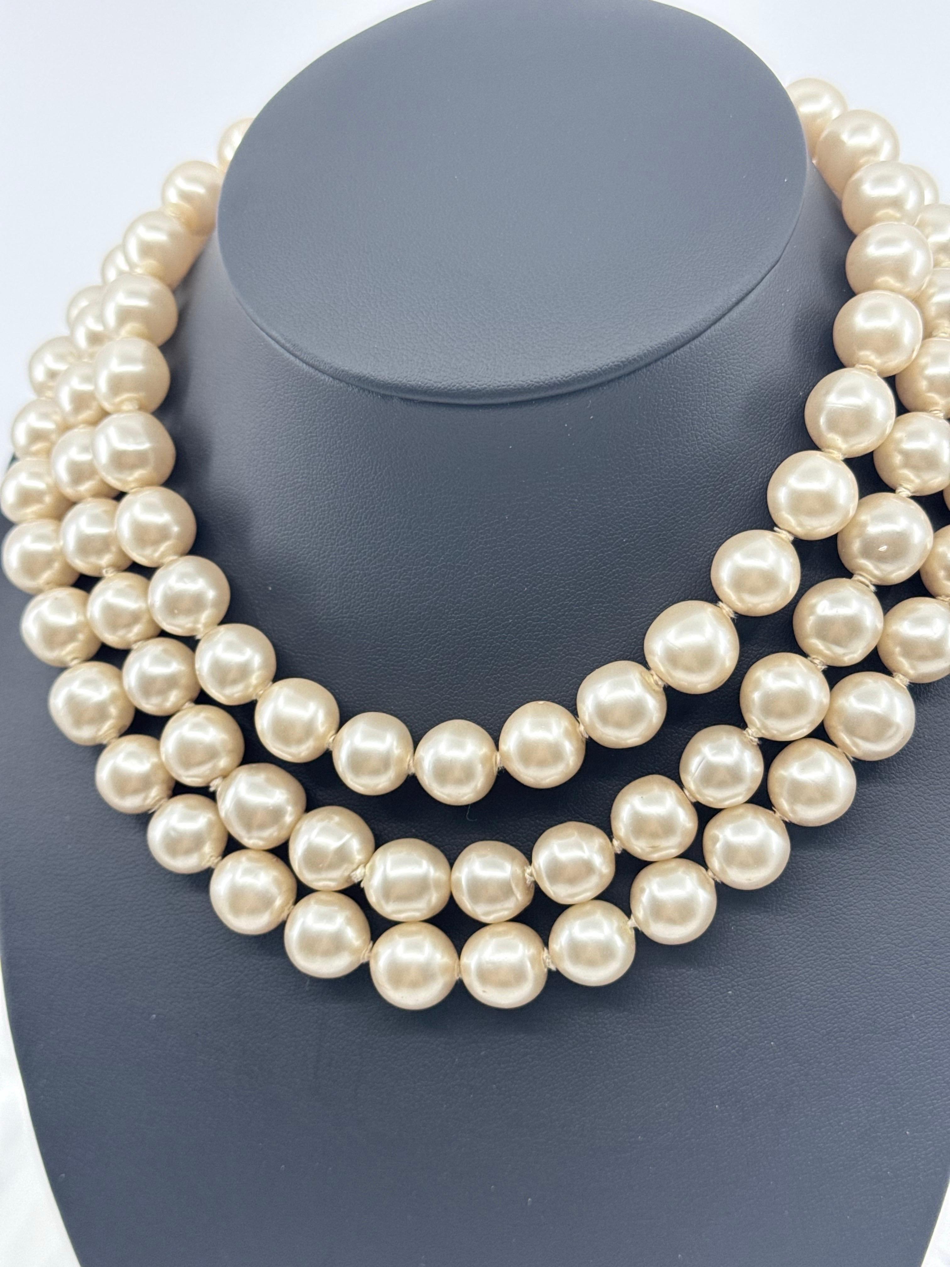 Women's or Men's Vintage CHANEL Faux Pearl CC Logo Triple Strand Collar Necklace For Sale