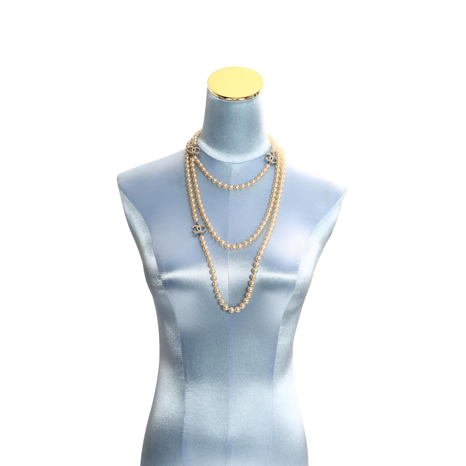 Vintage Chanel Faux Pearl Extra Long Necklace Sautoir, Circa 1990s In Good Condition In New York, NY