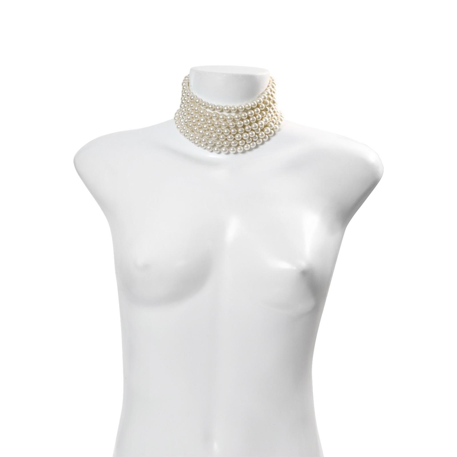 Vintage Chanel Faux Pearl Gold Choker Necklace Circa 1980s In Good Condition In New York, NY