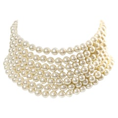 Collana Chanel vintage con perle finte in oro circa anni '80