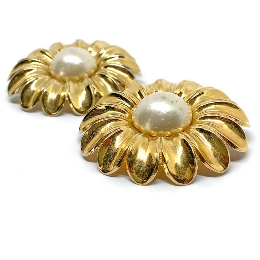 Vintage Chanel Blumen Clips im Zustand „Gut“ im Angebot in Paris, FR