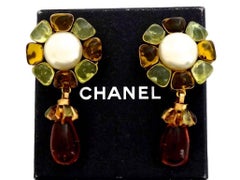 Vintage CHANEL Blume Perle Gripoix gegossen Glas Tropfen Ohrringe