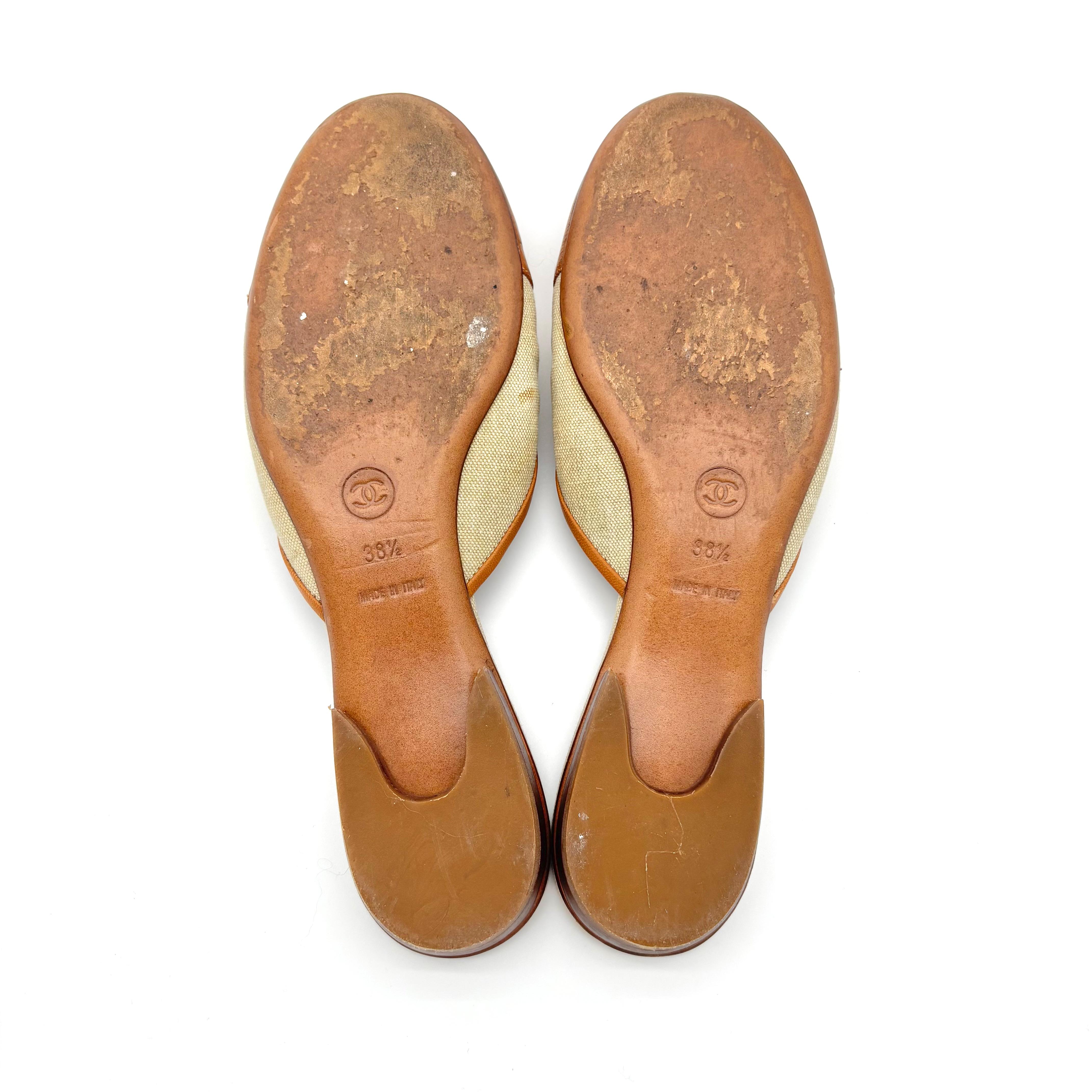 Vintage Chanel Four Leaf Clover Bow Canvas e Leather Slip On Mules Flats 38.5 in vendita 2