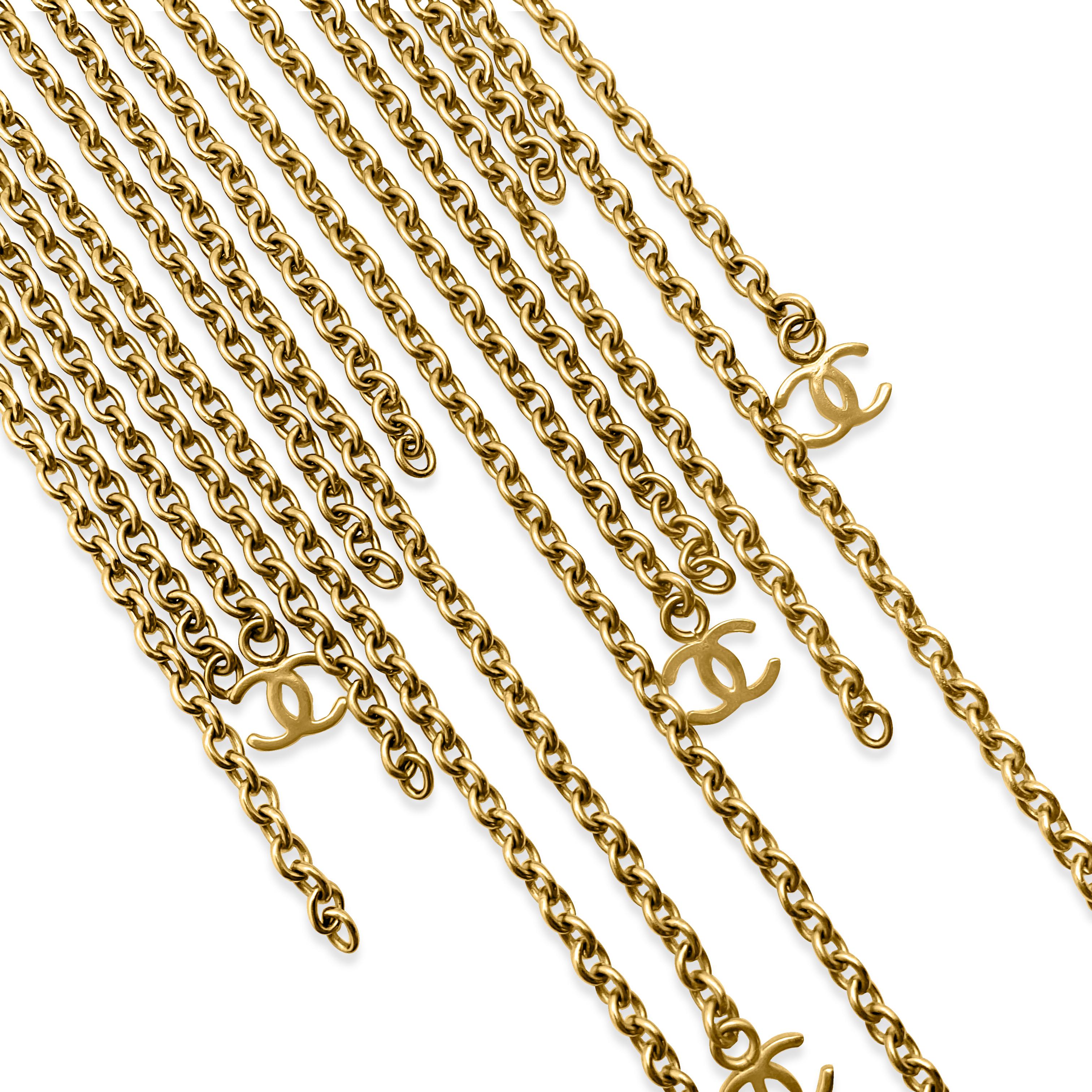 Donna Collana Chanel vintage con logo a frange e gocce della Collection'S 2001 in vendita