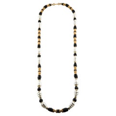 Collier vintage Chanel en perles de verre et strass noir et blanc, 1985