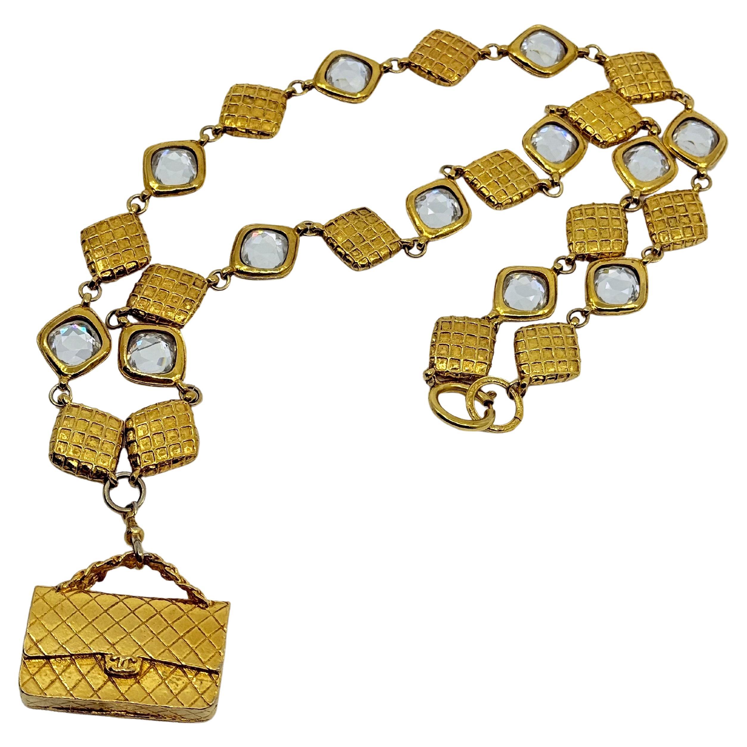 Vintage Chanel Collana con borsa CC in oro e accenti di cristallo