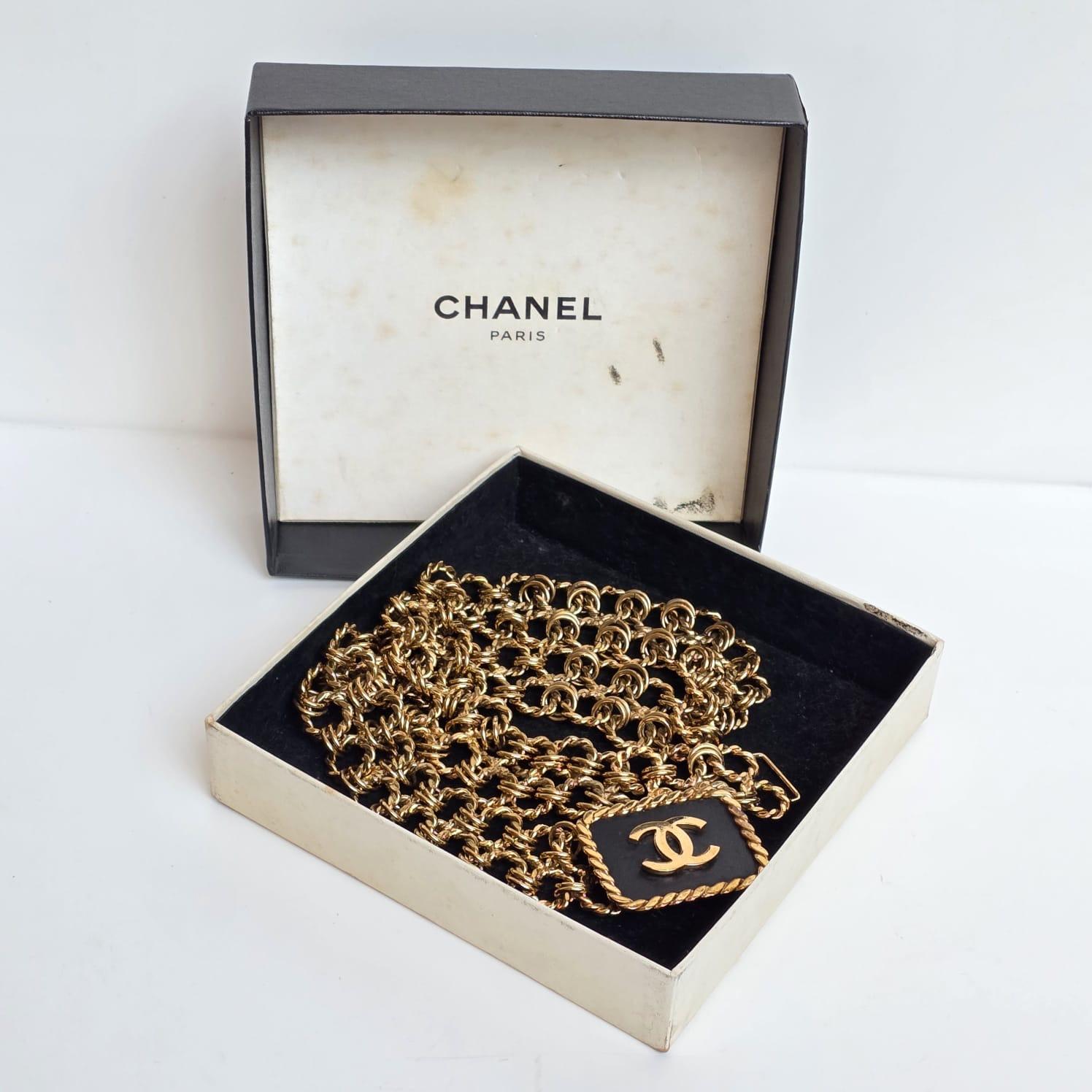 Vintage Chanel Gold CC Double Layered Chain Belt In Good Condition For Sale In Jakarta, Daerah Khusus Ibukota Jakarta