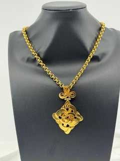 Vintage CHANEL Gold CC Floral Pendant Chain Necklace