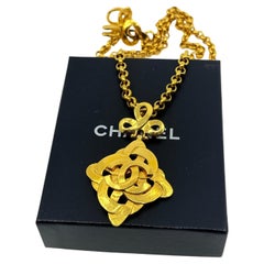 Vintage CHANEL Gold CC Floral Pendant Chain Necklace