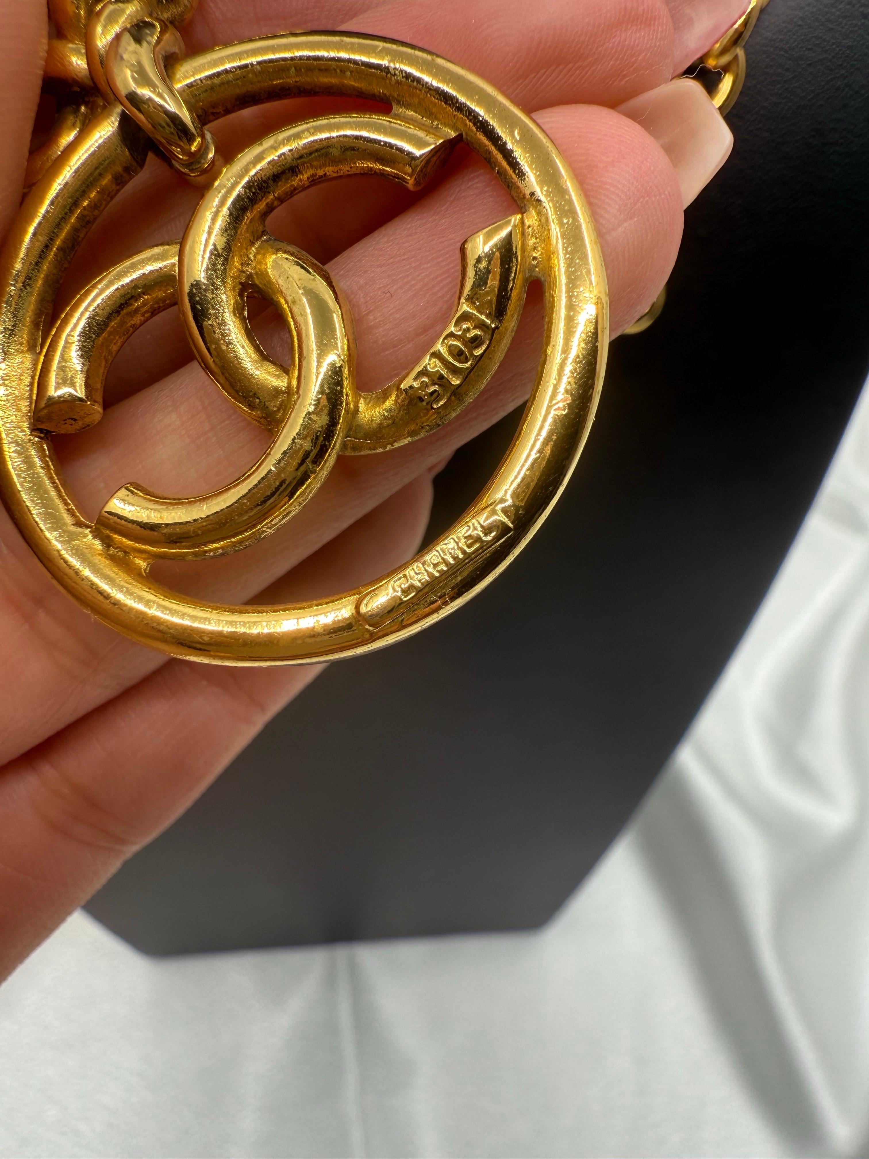 Vintage CHANEL Gold CC Unendlichkeit Anhänger Halskette für Damen oder Herren im Angebot