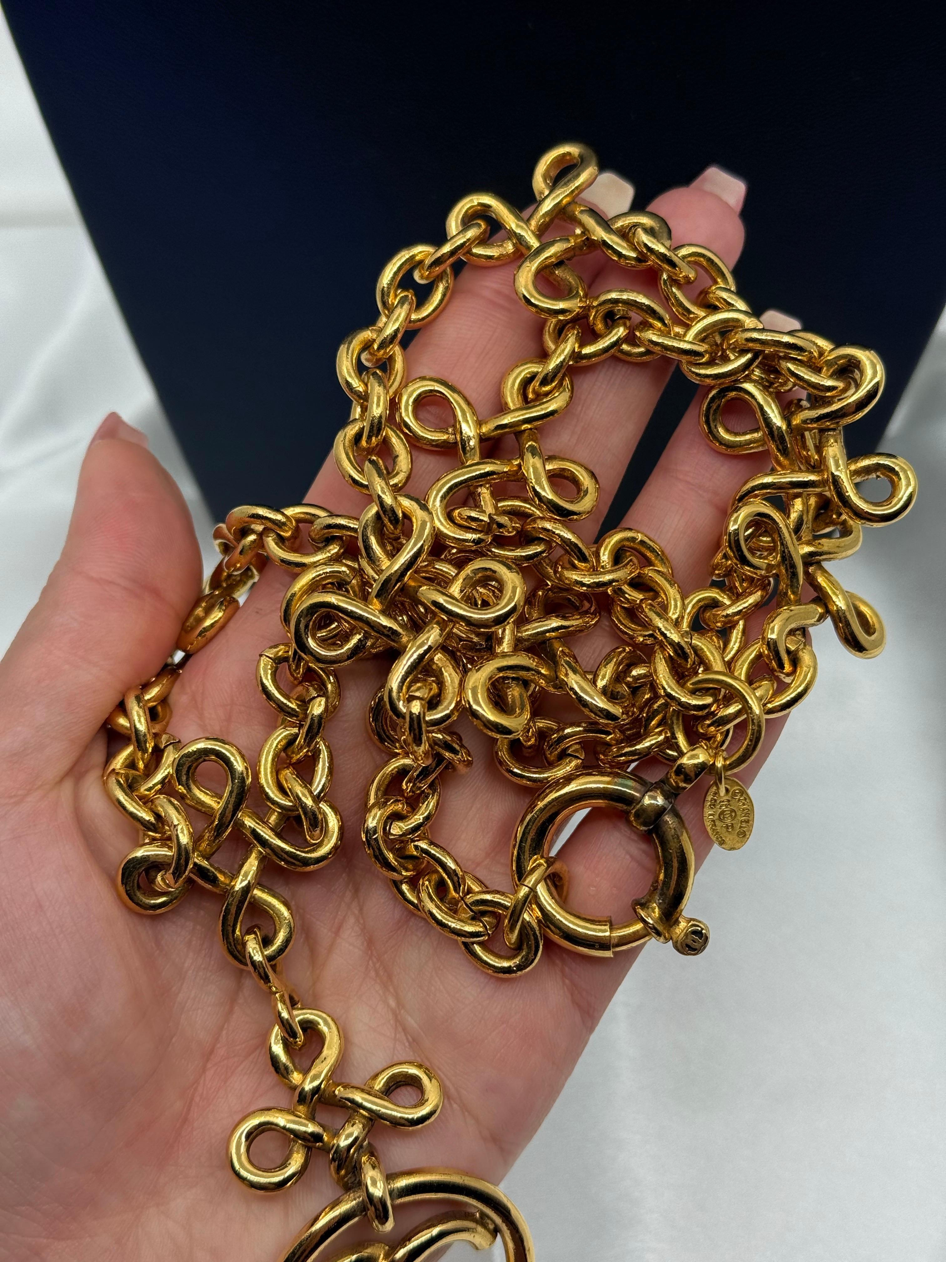 Vintage CHANEL Gold CC Unendlichkeit Anhänger Halskette im Angebot 2