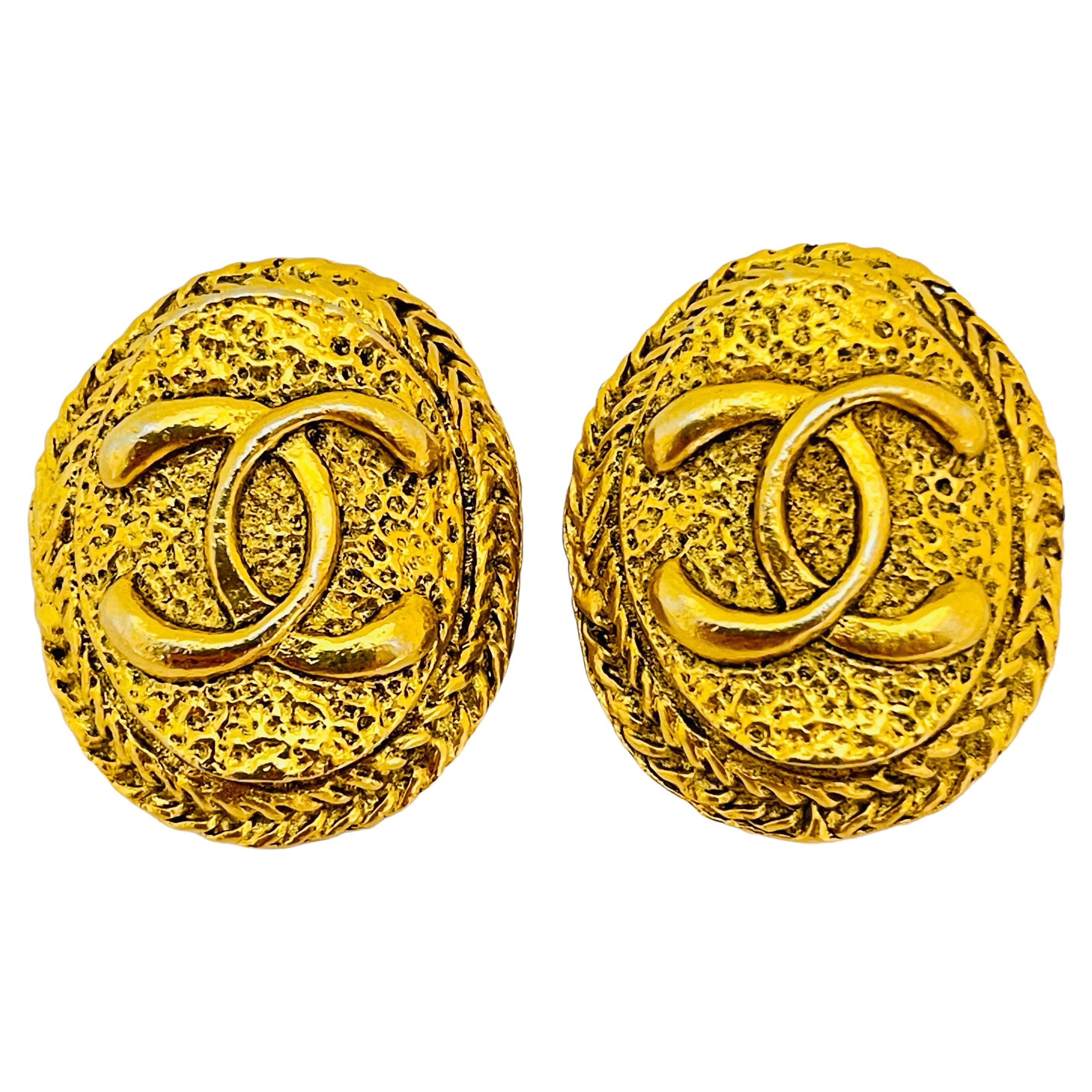 Vintage CHANEL gold CC logo designer runway clip on earrings For Sale