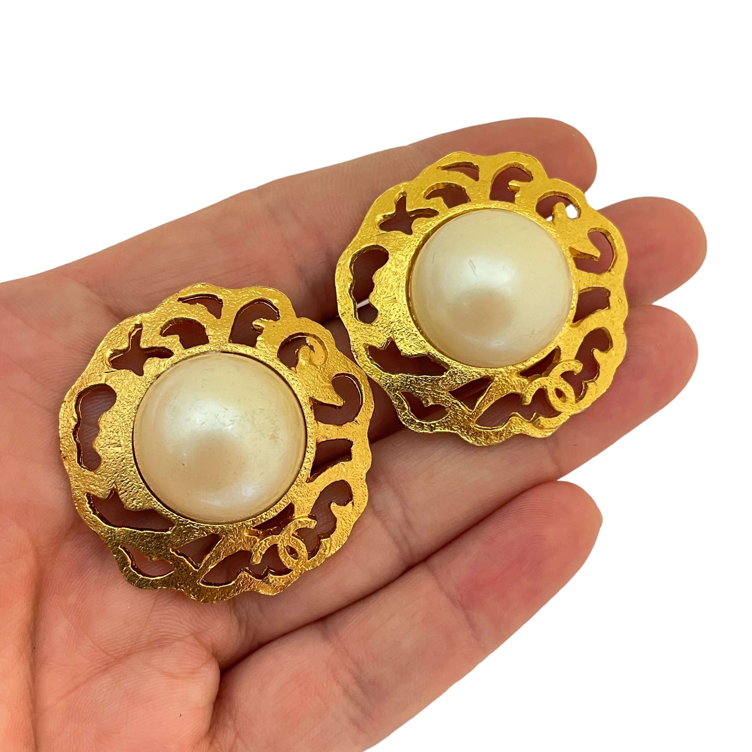 Vintage CHANEL gold CC logo pearl designer runway clip on earrings For Sale 3