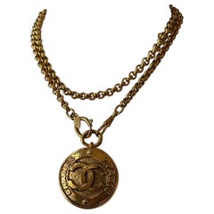 Vintage CHANEL Gold CC Paris Medallion Mirror Pendant Chain Necklace