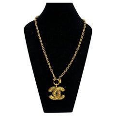 Collar Colgante Acolchado Chanel Vintage Oro CC