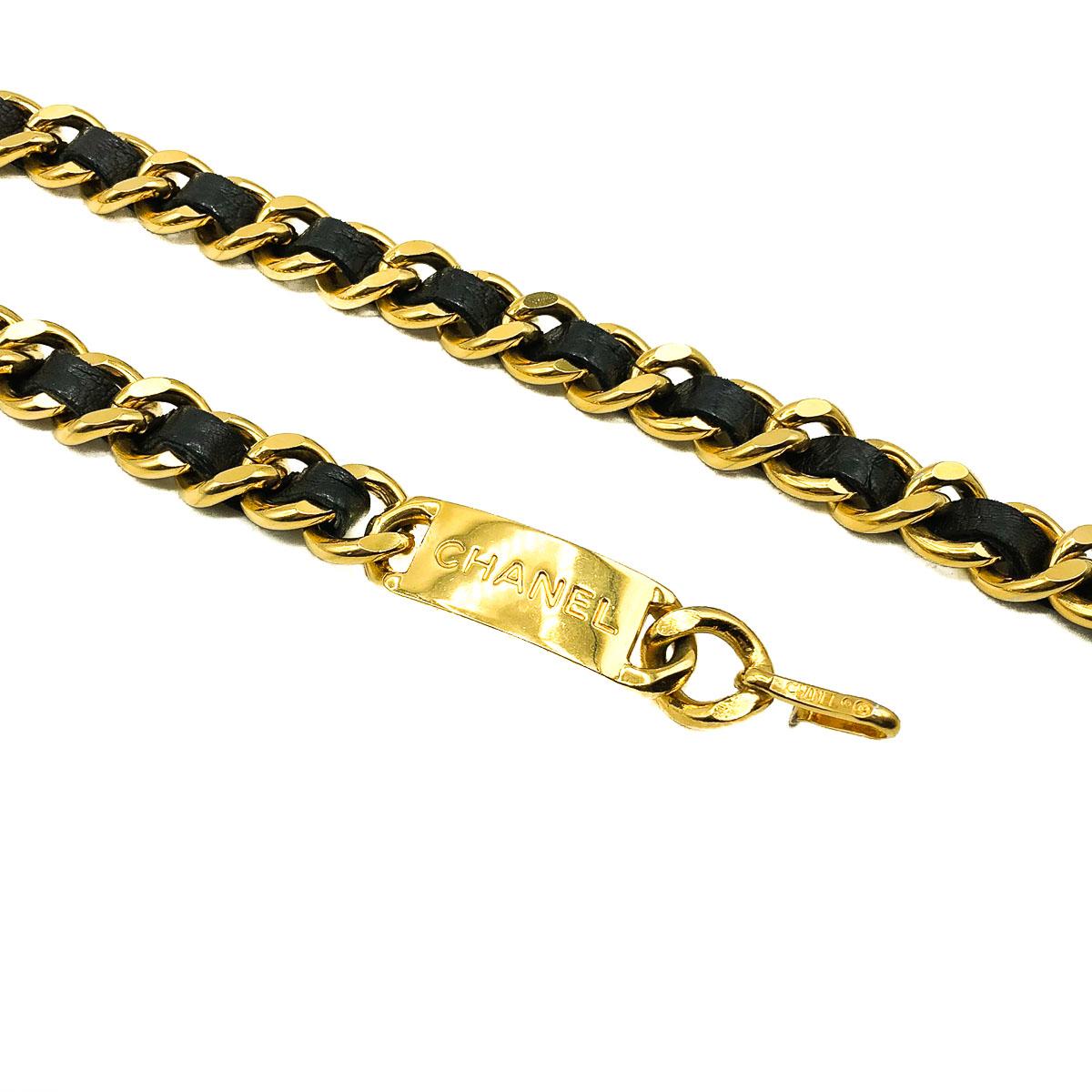 Chanel - Ceinture vintage en cuir et chaîne dorée avec logo, années 1980 Pour femmes en vente