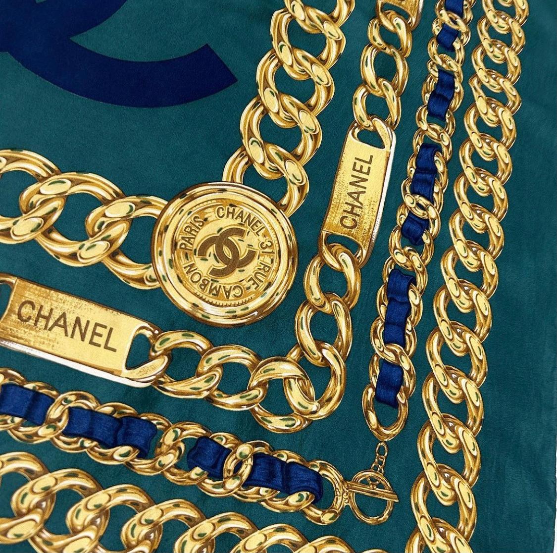 Vintage CHANEL Gold Chain Printed Silk Scarf Emerald Gold In Excellent Condition For Sale In Bangkok, TH